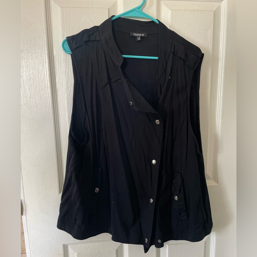Torrid black vest size 1